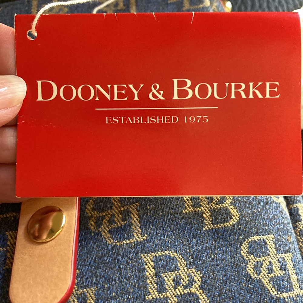 NWT Dooney Small Safari Bag - Picture 6 of 6